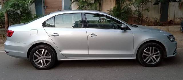 https://images10.gaadi.com/usedcar_image/3462042/original/zz1_crop_img_6476cad9cbe7c_1685506777.jpg?imwidth=6401