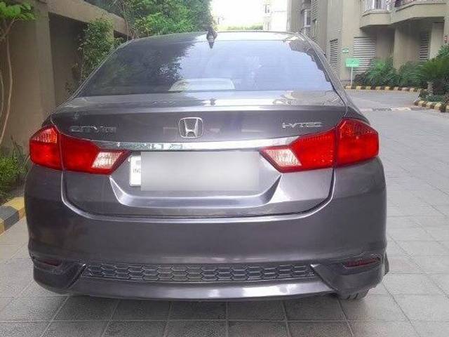 https://images10.gaadi.com/usedcar_image/3462150/original/zz1_crop_img_6476dc6b46911_1685511275.jpg?imwidth=6402