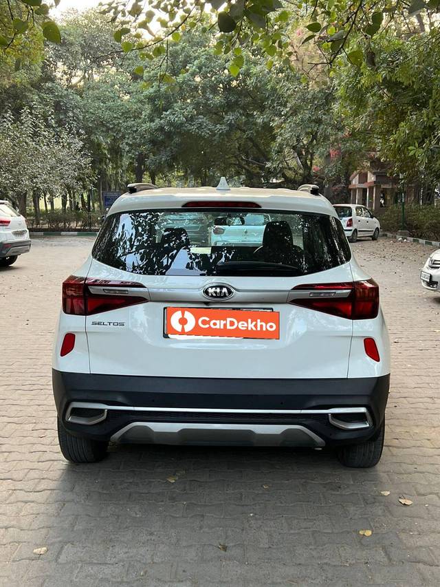 https://images10.gaadi.com/usedcar_image/3462173/original/used_car_2783272_1685454890_848f4ec6-90a5-43e4-a863-1fcd0efc08d0.jpg?imwidth=6402