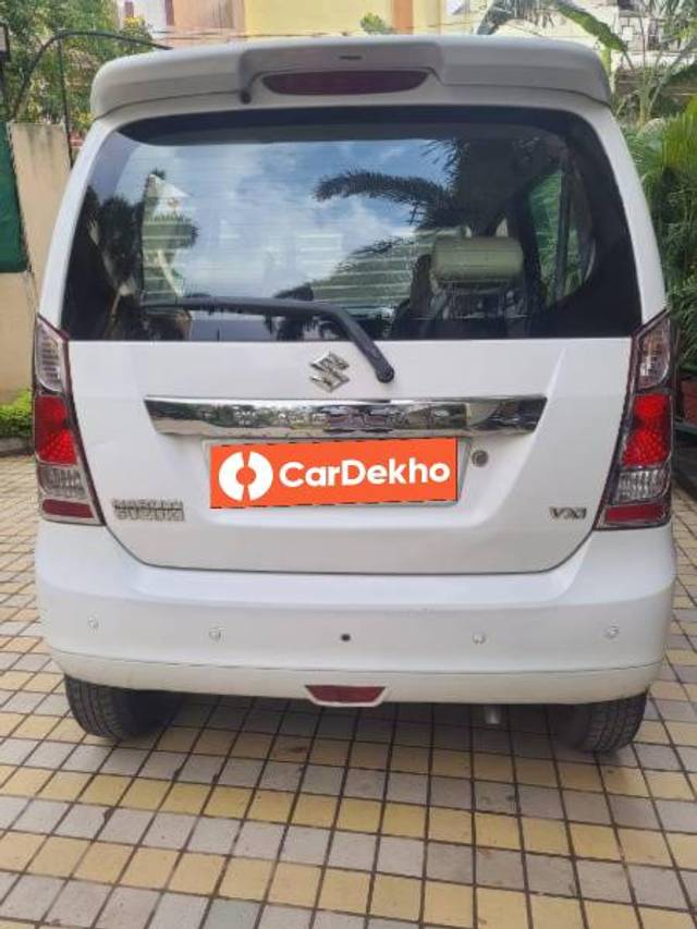 https://images10.gaadi.com/usedcar_image/3462307/original/ebe6461f-e580-4962-b9e2-38c13eb7db43_eb98632c-2a33-41e1-a546-eafb32616bb9.jpg?imwidth=6401