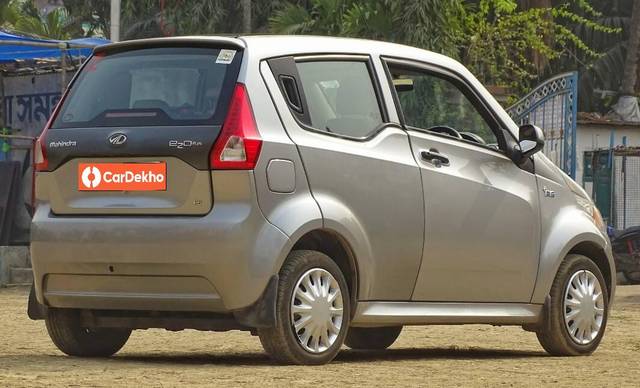 https://images10.gaadi.com/usedcar_image/3462555/original/usedcar_4_2471685517414_1685517442_ee4a7e1e-58b9-4eea-bb67-a987d047cf07.jpg?imwidth=6402