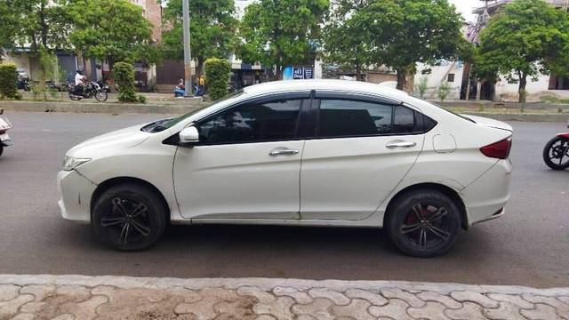 https://images10.gaadi.com/usedcar_image/3462780/original/5a364566-44f6-4a5b-84ee-8b06dfe2d24f-VCC_IMG_1684909904542_1739770_95_1684910344_33e01e84-b988-432f-a36c-68b34e94a995.jpg?imwidth=6402