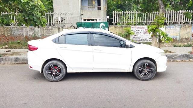 https://images10.gaadi.com/usedcar_image/3462780/original/75fda8b1-c14a-49ae-8471-d4379e83e3f8-VCC_IMG_1684909883858_1739770_97_1684910349_33e01e84-b988-432f-a36c-68b34e94a995.jpg?imwidth=6401