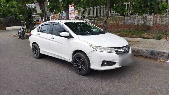 https://images10.gaadi.com/usedcar_image/3462780/original/d21edc26-e549-460c-b3c2-1772022b11e5-VCC_1739770_116_1684918016_33e01e84-b988-432f-a36c-68b34e94a995.jpg?imwidth=6400