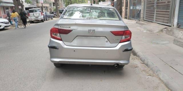 https://images10.gaadi.com/usedcar_image/3462960/original/fd7544ca-cf9d-49b6-afd9-e87f9a9f593e-VCC_1739919_96_1684928246_b6848be9-d33a-4ceb-9fb2-0f4a63479417.jpg?imwidth=6402