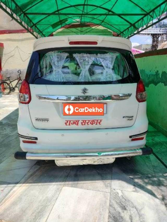 https://images10.gaadi.com/usedcar_image/3463036/original/e4bb17c6-f155-4422-86ad-93b69083f4a3_6f529c93-716b-4a95-94ab-ce6d0bd04388.jpg?imwidth=6400