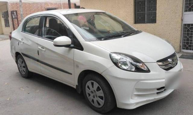 https://images10.gaadi.com/usedcar_image/3463089/original/f2756a4f-d40b-4d4b-a08b-37693c4f3042-VCC_1740048_116_1684943285_e945fead-43e1-4d4c-8f69-00b09d7f5450.jpg?imwidth=6400