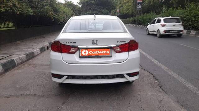 https://images10.gaadi.com/usedcar_image/3463102/original/00bad492-0de4-47fa-a20a-3037634a28dc-VCC_1740081_96_1684948212_2d962bdc-eebf-49af-8567-6124e5d07d1f.jpg?imwidth=6401