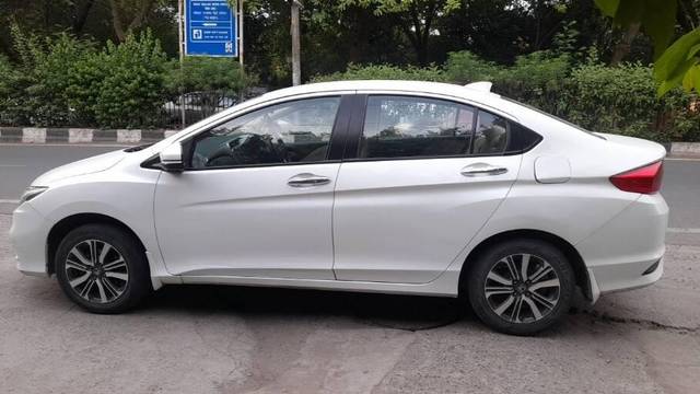 https://images10.gaadi.com/usedcar_image/3463102/original/f4d2fe01-c616-4b9c-90ee-9410f27d9a19-VCC_IMG_1684932221432_1740081_95_1684932514_2d962bdc-eebf-49af-8567-6124e5d07d1f.jpg?imwidth=6402