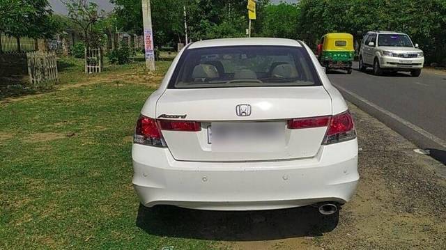 https://images10.gaadi.com/usedcar_image/3463143/original/4f47950c-6745-4056-99ad-c032bb6e5934-4456_1685421882_50_vcc_1_14b3da4e-a110-4084-8141-aacd453d8f92_373f0f39-bd35-4ca6-84de-4ffe86087bdc.jpg?imwidth=6402