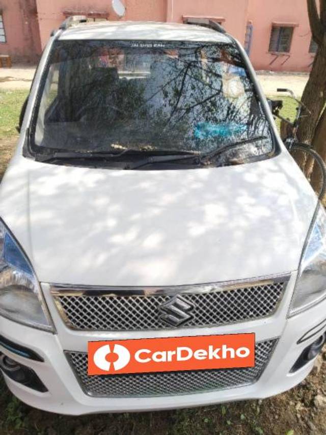 https://images10.gaadi.com/usedcar_image/3463178/original/c63847dd-fd4e-41cb-a8b8-c3abb84e8d43_b2a0955c-7e0b-40ef-a61c-ec6e85202ebc.jpg?imwidth=6400