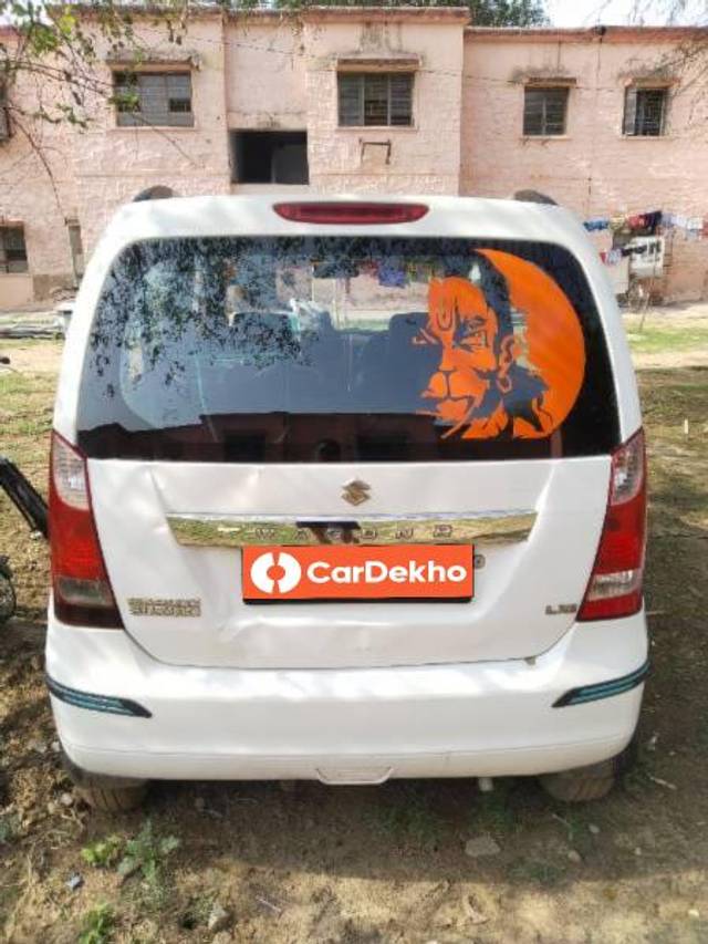 https://images10.gaadi.com/usedcar_image/3463178/original/d3815b94-66c6-4e7c-af77-5d3c74f62658_b2a0955c-7e0b-40ef-a61c-ec6e85202ebc.jpg?imwidth=6401