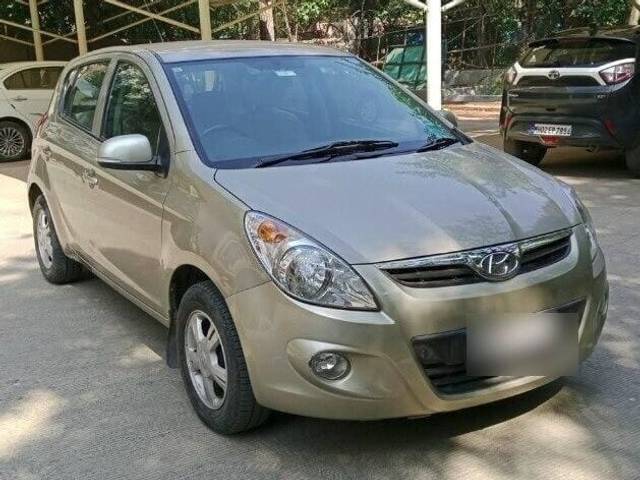 https://images10.gaadi.com/usedcar_image/3463211/original/zz1_crop_img_647864823b651_1685611650.jpg?imwidth=6400