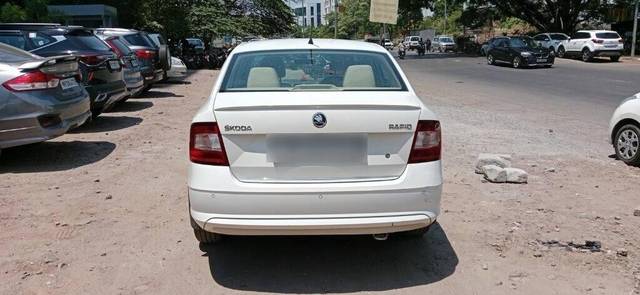https://images10.gaadi.com/usedcar_image/3463306/original/5619e780-2fbe-4ad0-a059-07d28ed513f0-VCC_1740217_96_1684998566_bcfa19bc-a972-4fd0-a415-ee7b4b1ed26d.jpg?imwidth=6402