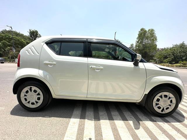 https://images10.gaadi.com/usedcar_image/3463342/original/f706e163-5032-4486-99e6-9f06fbb71aee-used_car_2784161_1687436414.jpg?imwidth=6401