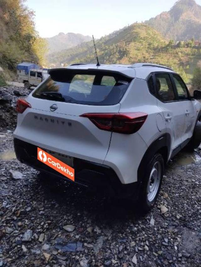 https://images10.gaadi.com/usedcar_image/3463403/original/2713ca84-1404-44de-968d-718d454adfc8_e1454379-6b1a-4bc2-8873-dc4d2bbf3fb9.jpg?imwidth=6401