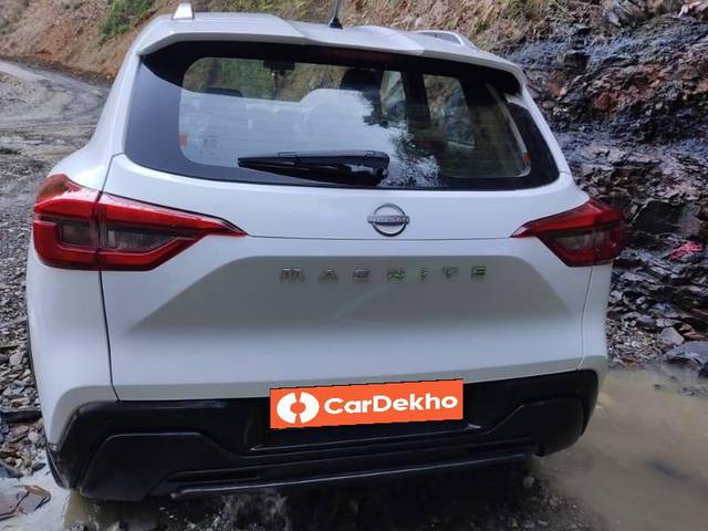 https://images10.gaadi.com/usedcar_image/3463403/original/a818081f-90cf-407f-810f-7a5ca0188763_e1454379-6b1a-4bc2-8873-dc4d2bbf3fb9.jpg?imwidth=6402