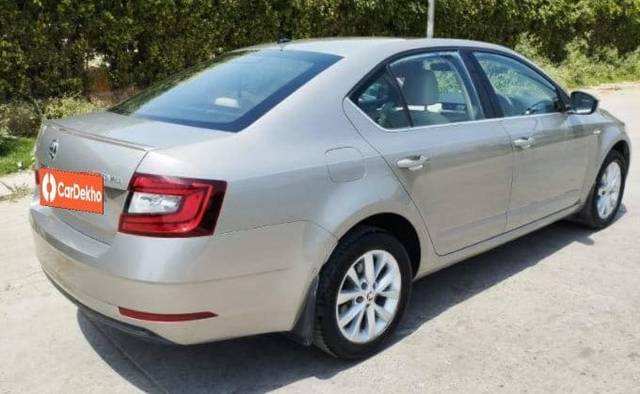 https://images10.gaadi.com/usedcar_image/3463570/original/zz1_crop_img_648033fca0d66_1686123516.jpg?imwidth=6402