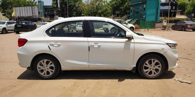 https://images10.gaadi.com/usedcar_image/3463660/original/363d9680-ea08-496b-bc1b-6bdddc87c637-VCC_IMG_1684996608216_1740246_97_1684997141_65afe5ce-6a89-4f17-8c76-7235f60483f0.jpg?imwidth=6401