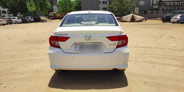 https://images10.gaadi.com/usedcar_image/3463660/original/6b36d5b5-a8b6-4ad4-b21a-16f3d8607854-VCC_1740246_96_1685004696_65afe5ce-6a89-4f17-8c76-7235f60483f0.jpg?imwidth=6402