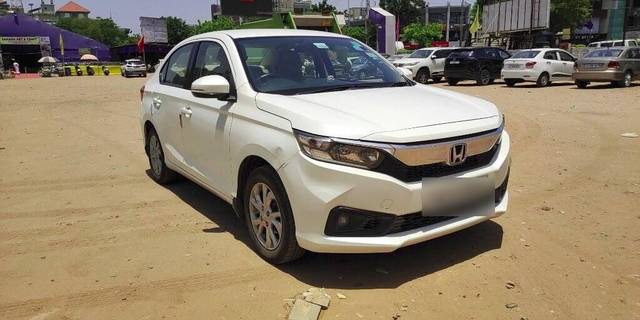 https://images10.gaadi.com/usedcar_image/3463660/original/6f7f2429-3f70-42fc-b475-fbc99e8ca3f7-VCC_1740246_116_1685004903_65afe5ce-6a89-4f17-8c76-7235f60483f0.jpg?imwidth=6400