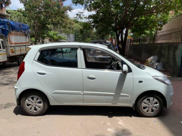 https://images10.gaadi.com/usedcar_image/3463762/original/8cc3fcb6-eb76-42de-84ed-9d3047776bbc_239e2906-c617-4162-879d-ca5d9796490b.jpeg?imwidth=6400