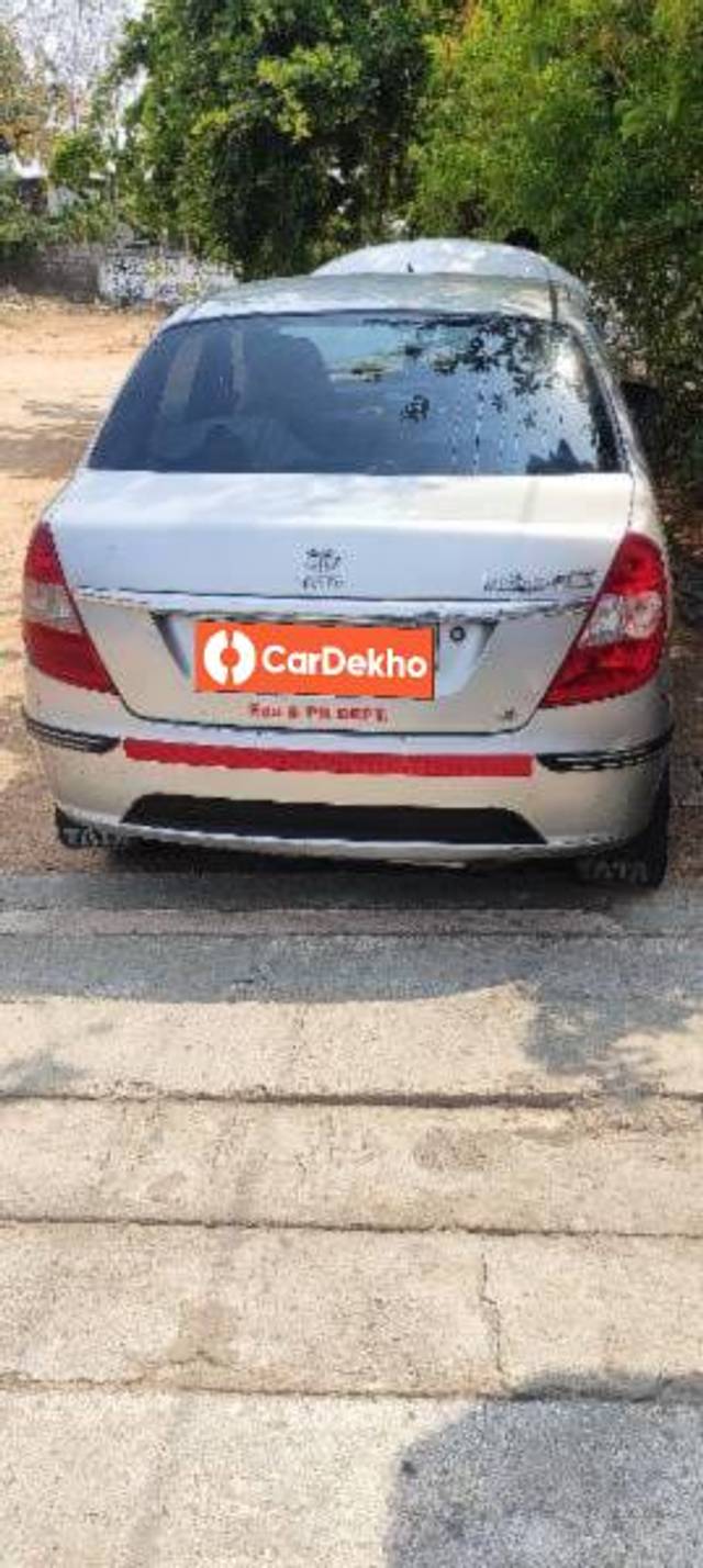 https://images10.gaadi.com/usedcar_image/3463938/original/f4d40149-dae5-4eb7-b78b-52fbb69ea12c_fbed3b85-7f37-4cd7-8a4d-a58e37970d60.jpg?imwidth=6401