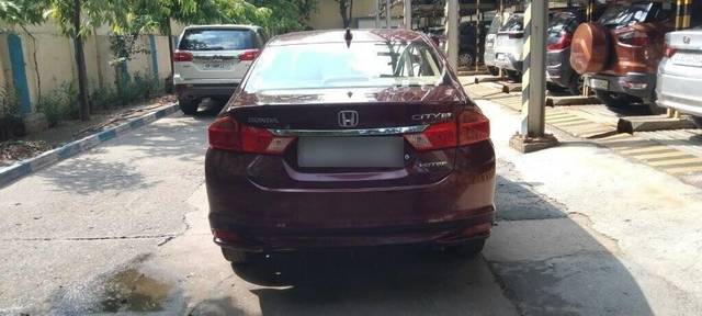 https://images10.gaadi.com/usedcar_image/3464023/original/ca31676a-b49c-4e25-bb5e-bdcdc4bc184d-VCC_1741984_96_1685548621_9209a5b3-a209-4651-ae8a-0de29b1d0c7b_b01f9f33-0ae9-4c67-abd6-7db8c74e0467.jpg?imwidth=6402