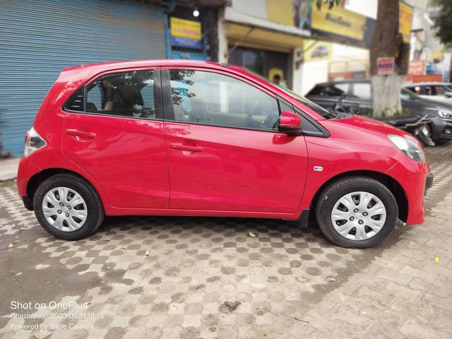 https://images10.gaadi.com/usedcar_image/3464128/original/used_car_2784775_1685687330_2bd5efc0-3eb3-4cb9-aeb3-37a682b2c2e8.jpg?imwidth=6401