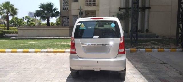https://images10.gaadi.com/usedcar_image/3464551/original/db8ffd46-1129-4460-8c45-7df924005b1a-VCC_1740575_96_1685093250_67e39d30-44e5-4db4-aa5e-4176cd009cc8.jpg?imwidth=6402