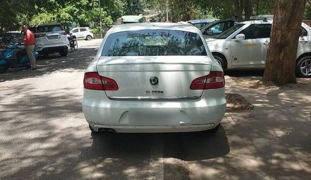https://images10.gaadi.com/usedcar_image/3464552/original/eff0c096-338e-4f5b-aa37-44f067926751-VCC_1740557_96_1685093284_b330635e-a5fe-48d8-bdd2-299ec120b316.jpg?imwidth=6401