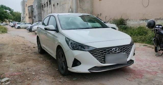 https://images10.gaadi.com/usedcar_image/3464655/original/a72e82b5-966a-41fe-8c6a-002fe5daaa23-VCC_1740621_116_1685100320_0c6d559f-b461-4534-a5aa-1b118ddc84df.jpg?imwidth=6400