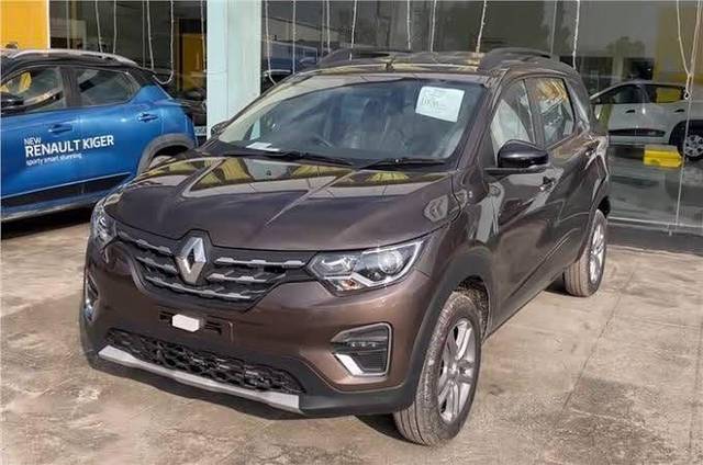 https://images10.gaadi.com/usedcar_image/3464697/original/e15f676f-1439-466a-93e2-6d6f0873b47b_c0f142be-535f-45c3-9b00-31d5d458f0a9.jpeg?imwidth=6400