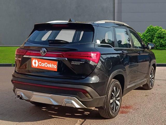 https://images10.gaadi.com/usedcar_image/3464732/original/usedcar_d_40521685707654_1685707688_7e508e9e-9861-41ba-8c7c-86e243764e3c.jpg?imwidth=6402