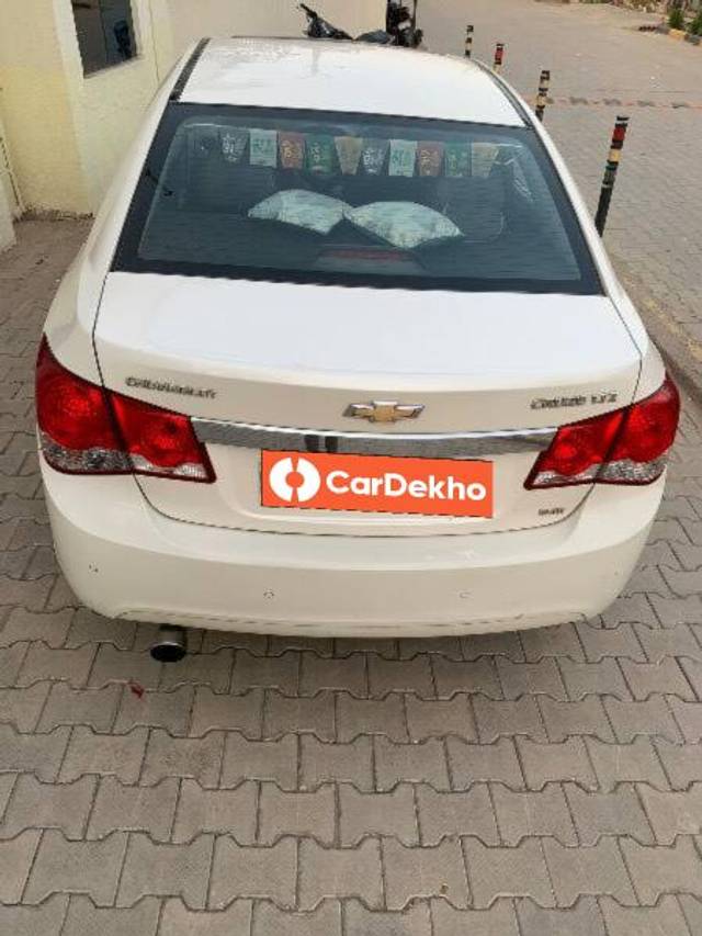 https://images10.gaadi.com/usedcar_image/3464874/original/aeb91f0e-b8b9-413c-b94b-fe9fef2df917_f368aa40-17f1-4623-bf8e-f30915101c6a.jpeg?imwidth=6401