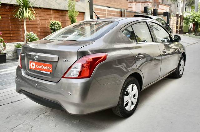 https://images10.gaadi.com/usedcar_image/3464985/original/used_car_2785504_1685764865_07a45d31-0422-4f95-85d3-95307ad86104.jpg?imwidth=6402
