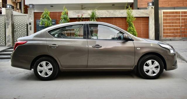 https://images10.gaadi.com/usedcar_image/3464985/original/used_car_2785504_1685764869_07a45d31-0422-4f95-85d3-95307ad86104.jpg?imwidth=6401