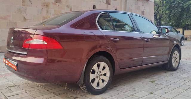 https://images10.gaadi.com/usedcar_image/3465268/original/zz1_crop_img_647b1165b1162_1685786981.jpg?imwidth=6401