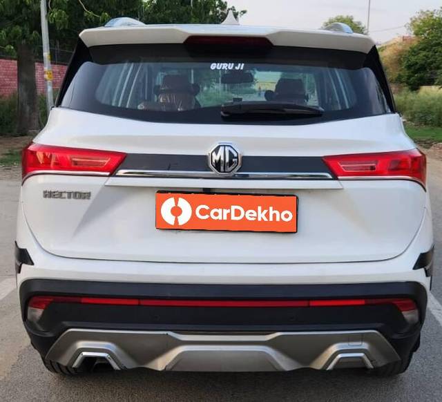 https://images10.gaadi.com/usedcar_image/3465417/original/used_car_2785878_1685787885_603e344e-eac0-49fa-8e14-8b267294c594.jpg?imwidth=6400