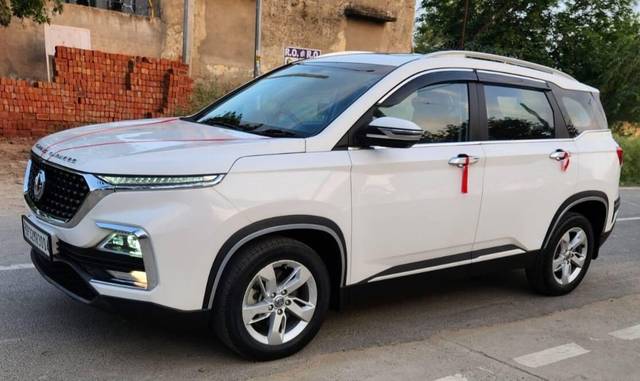 https://images10.gaadi.com/usedcar_image/3465417/original/used_car_2785878_1685787893_603e344e-eac0-49fa-8e14-8b267294c594.jpg?imwidth=6401