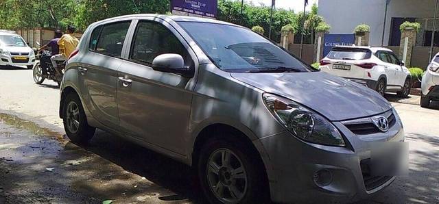 https://images10.gaadi.com/usedcar_image/3465419/original/76308254-5cfd-4314-8f6a-30fbca7e2ea3-VCC_1740824_116_1685180274_d13a5d2a-3de3-4c23-85d4-d7c82ea32b94.jpg?imwidth=6400