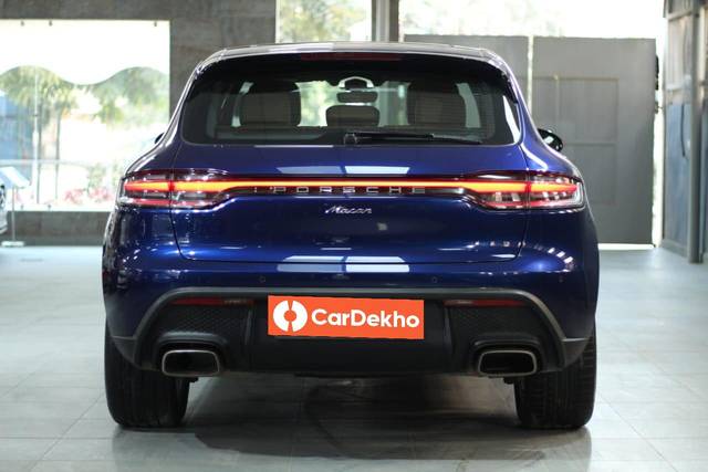https://images10.gaadi.com/usedcar_image/3465441/original/usedcar_img_20230503_wa0041_257331685788940_1685789235_d6224116-2c8d-4da3-891e-f9d414127745.jpg?imwidth=6402