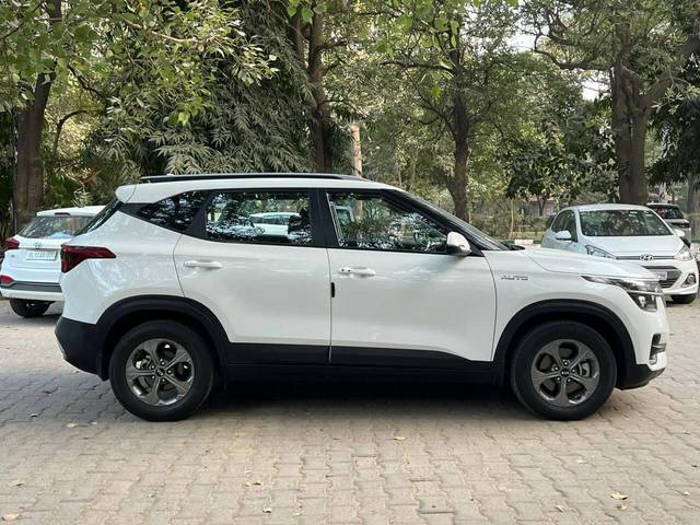 https://images10.gaadi.com/usedcar_image/3465457/original/used_car_2785912_1685790570_03624460-c4fa-4e0a-9d3d-36fa8462fd46.jpg?imwidth=6401