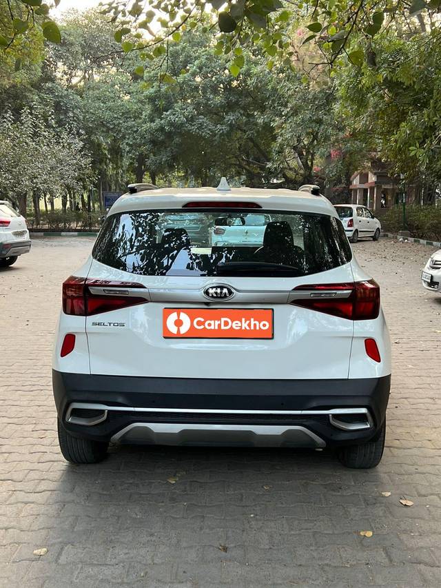 https://images10.gaadi.com/usedcar_image/3465457/original/used_car_2785912_1685790608_03624460-c4fa-4e0a-9d3d-36fa8462fd46.jpg?imwidth=6402
