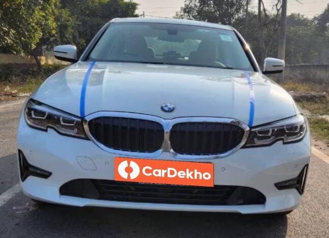 https://images10.gaadi.com/usedcar_image/3465484/original/used_car_2785934_1685792417_19b52e67-d90e-4c59-a0f0-94714ff7b016.jpg?imwidth=6400