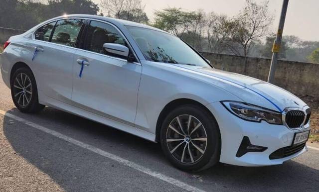 https://images10.gaadi.com/usedcar_image/3465484/original/used_car_2785934_1685792424_19b52e67-d90e-4c59-a0f0-94714ff7b016.jpg?imwidth=6401