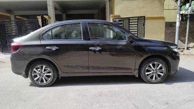 https://images10.gaadi.com/usedcar_image/3465546/original/ea35e3ef-332b-4623-937f-7e38ec4feefe-VCC_IMG_1685180257284_1740924_97_1685180524_18dc666a-e48a-47cb-95ff-aa9dba8055ea.jpg?imwidth=6401