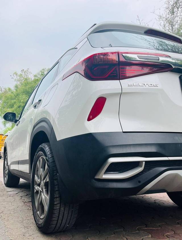 https://images10.gaadi.com/usedcar_image/3465586/original/used_car_2786015_1685797971_9361fee8-cccf-4829-a785-b3d2ec68c7cf.jpg?imwidth=6400