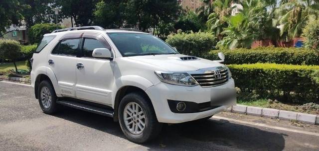 https://images10.gaadi.com/usedcar_image/3465608/original/eb11c1a6-aaf3-421a-bb67-f12126c81127-VCC_1740931_116_1685190769_3851dcf8-825f-4e97-bc65-0ccedc794e57.jpg?imwidth=6400
