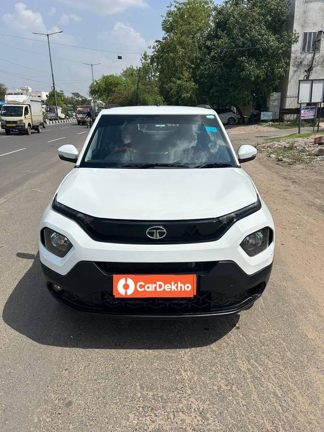 https://images10.gaadi.com/usedcar_image/3465639/original/used_car_2786057_1685803017_809e085a-e1b4-4f02-bbc1-7a9a2fe883ba_55cc1098-f0e5-4642-ab30-49f543a6ab46.jpg?imwidth=6400